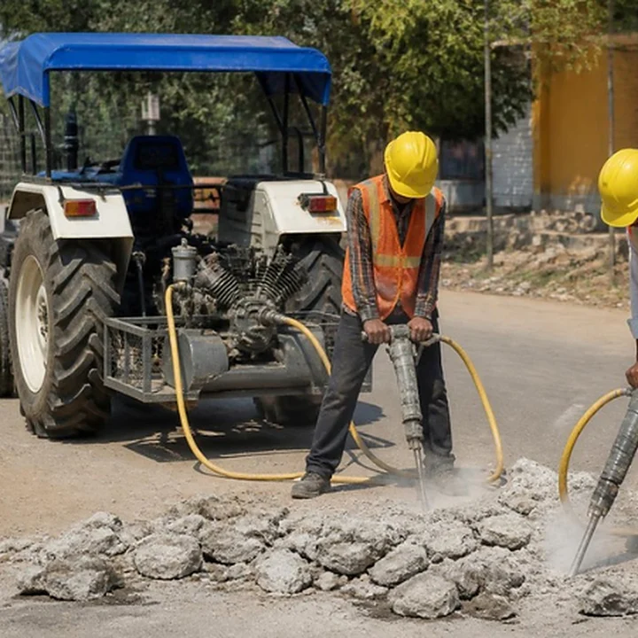Tractor-mounted compressor